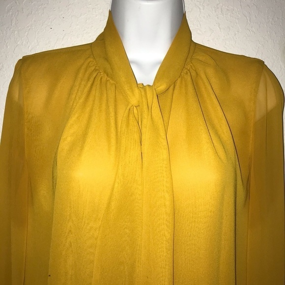 Vince Camuto Cold Shoulder Tie Neck Yellow Top XS - Picture 7 of 11